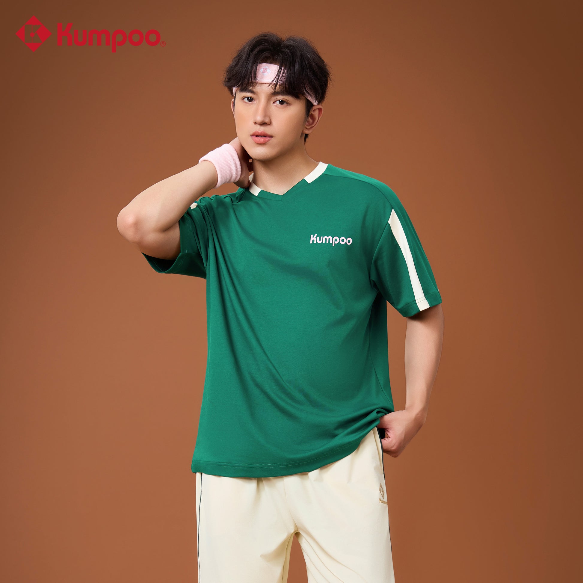 Kumpoo K261U-1528.25th unisex T-shirt in black, featuring a classic crew neck and comfortable fit, displayed on a plain background.