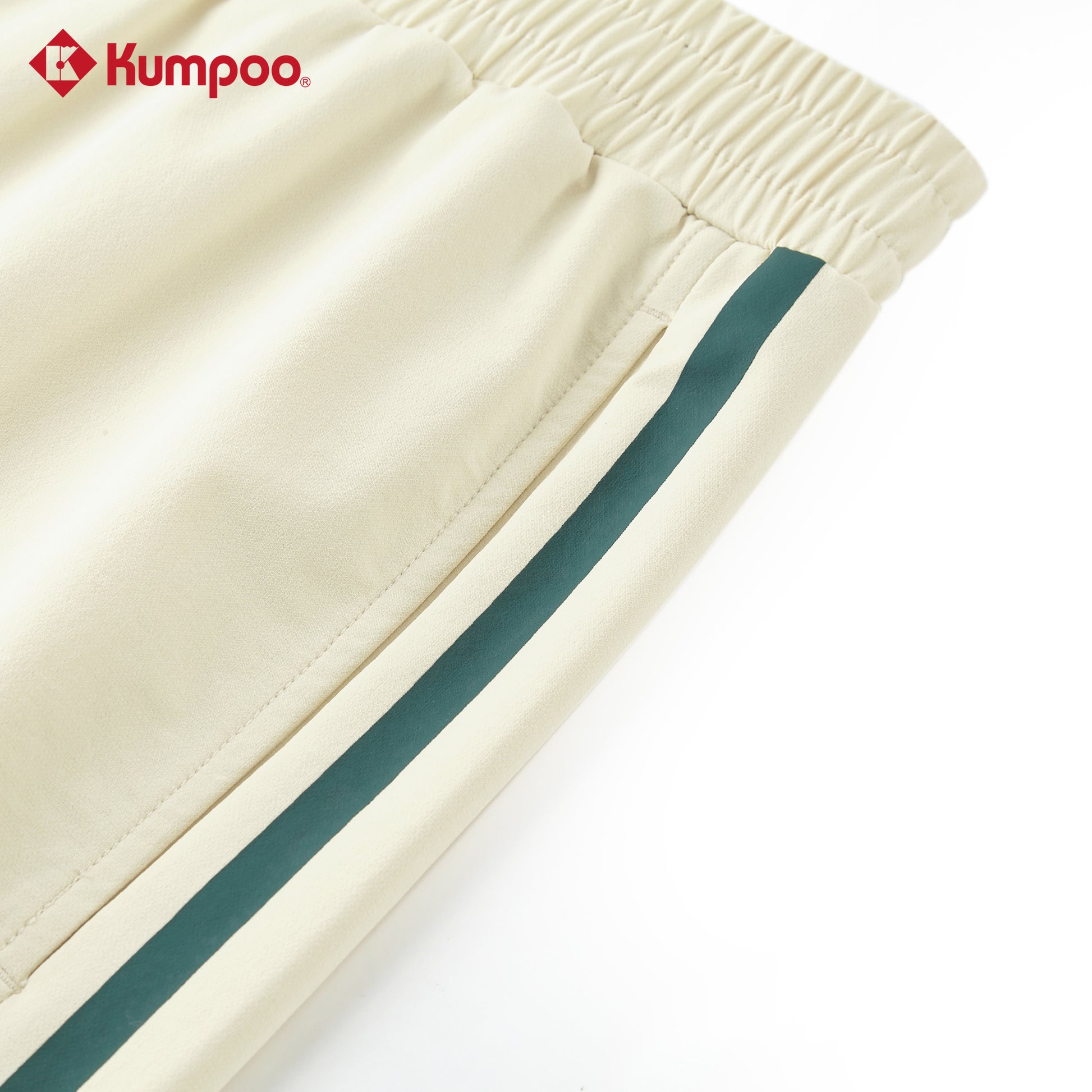 Kumpoo K261U-2540.25th unisex shorts, casual shorts with a relaxed fit, made of lightweight fabric, displayed on a neutral background.