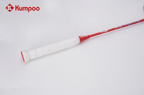 Two Kumpoo 520A(S) LX+ beginner pre-strung badminton rackets with black and white grips and lightweight frame design.