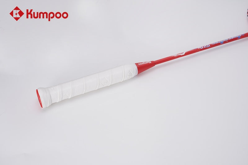 Two Kumpoo 520A(S) LX+ beginner pre-strung badminton rackets with black and white grips and lightweight frame design.