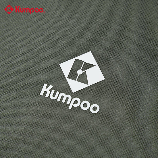 Kumpoo K261U-1224 unisex T-shirt in black, featuring a crew neck and short sleeves, made from comfortable fabric.