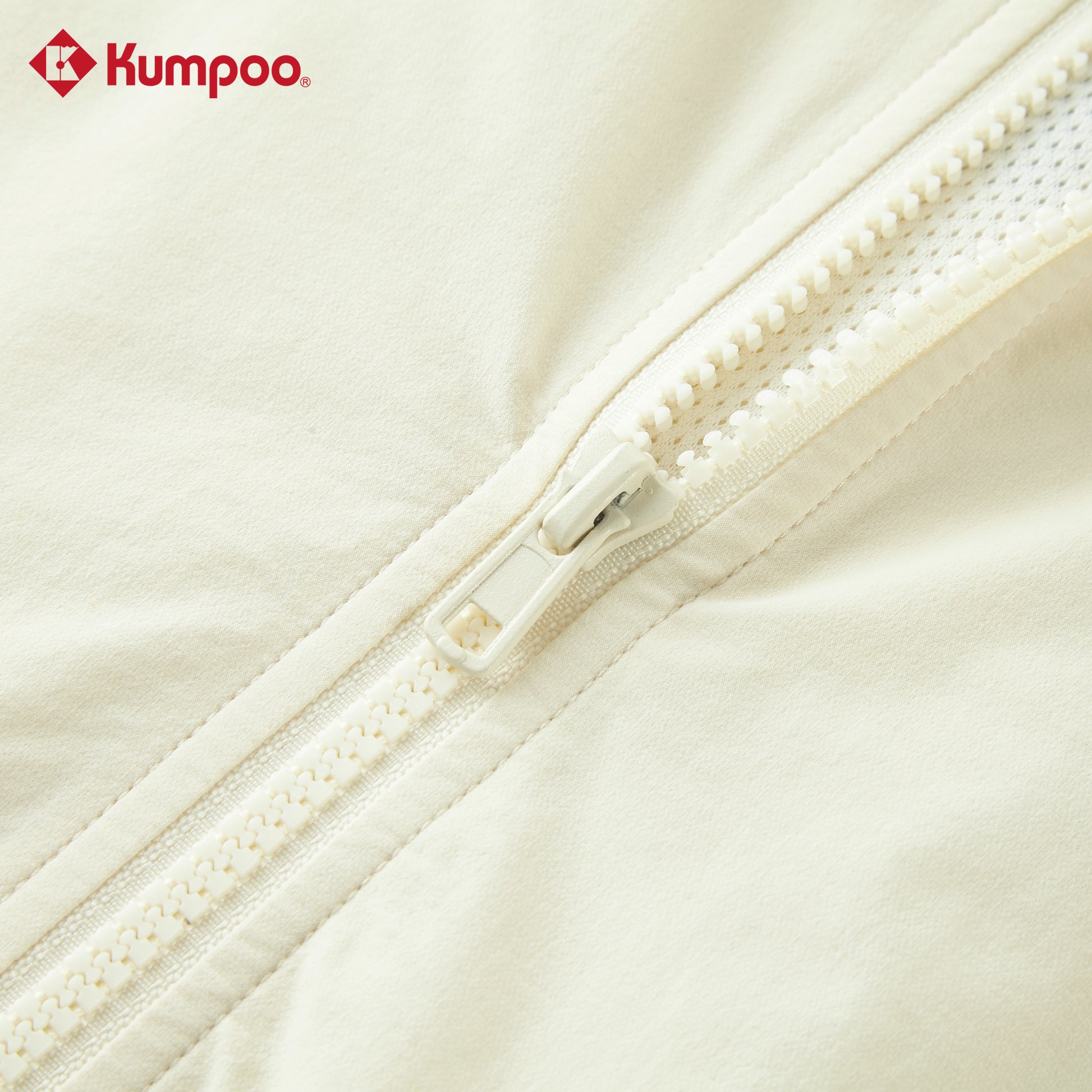 Kumpoo K261U-5545.25th unisex jacket, lightweight outdoor jacket in black with zippered front and adjustable cuffs.