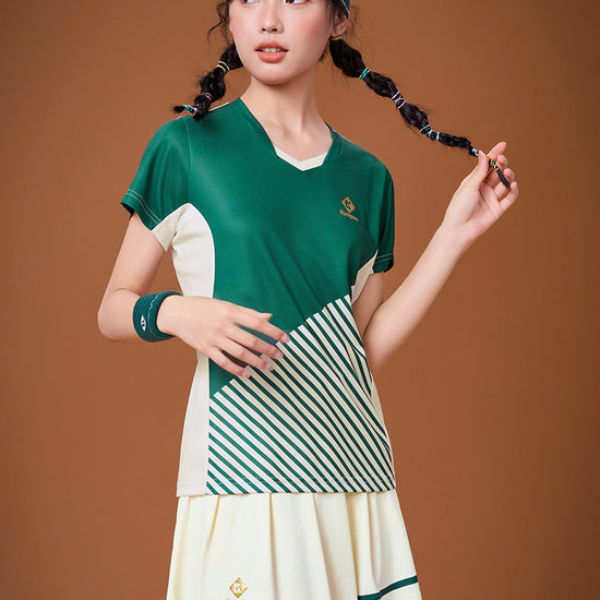 Kumpoo K261W-7542.25th women's long skirt, stylish and comfortable with a flowing fabric, shown in a full-length view.